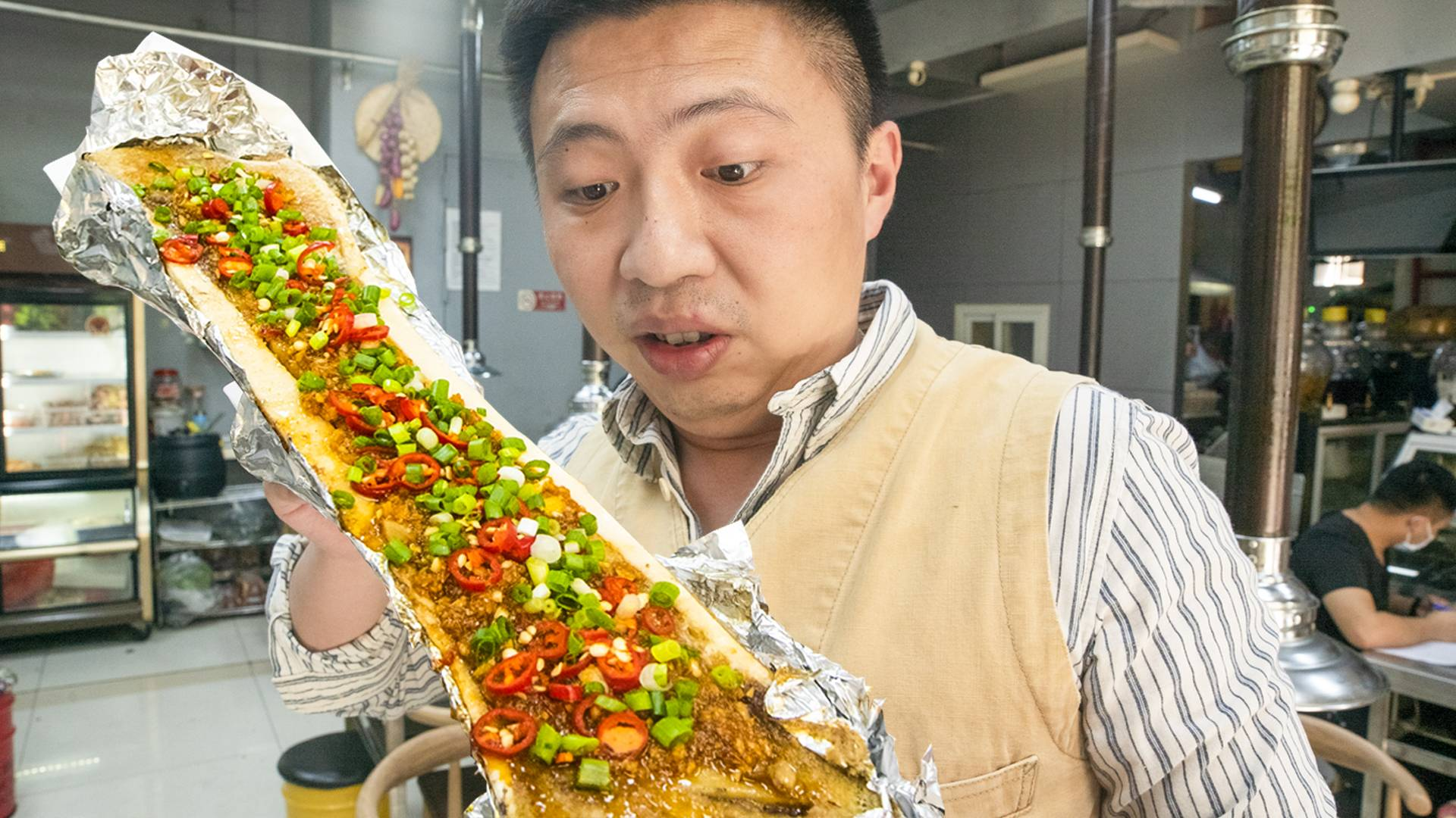 和我小臂一样粗!58元超大牛骨髓,挖一勺油香四溢超级满足!